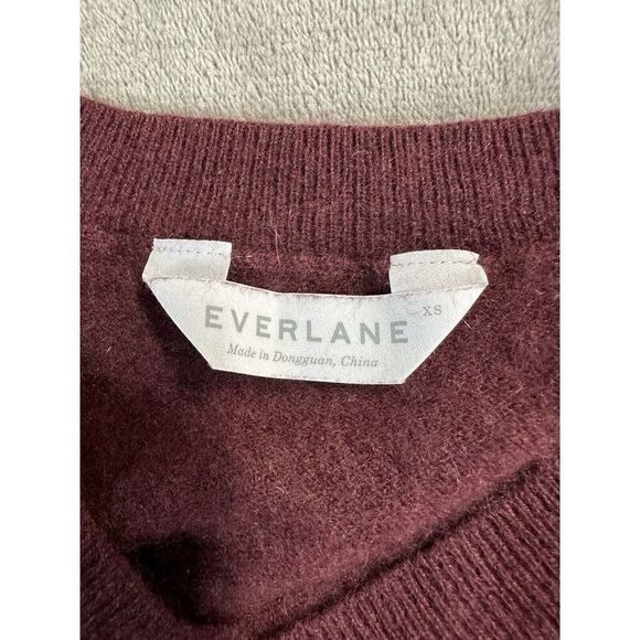 EVERLANE Deep Red Burgundy Long Sleeve V-Neck Pullover Cashmere Sweater XS Cozy - Picture 5 of 7